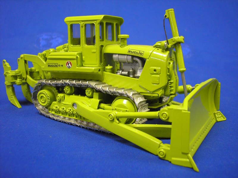 EMDM018 Euclid C-6 Dozer